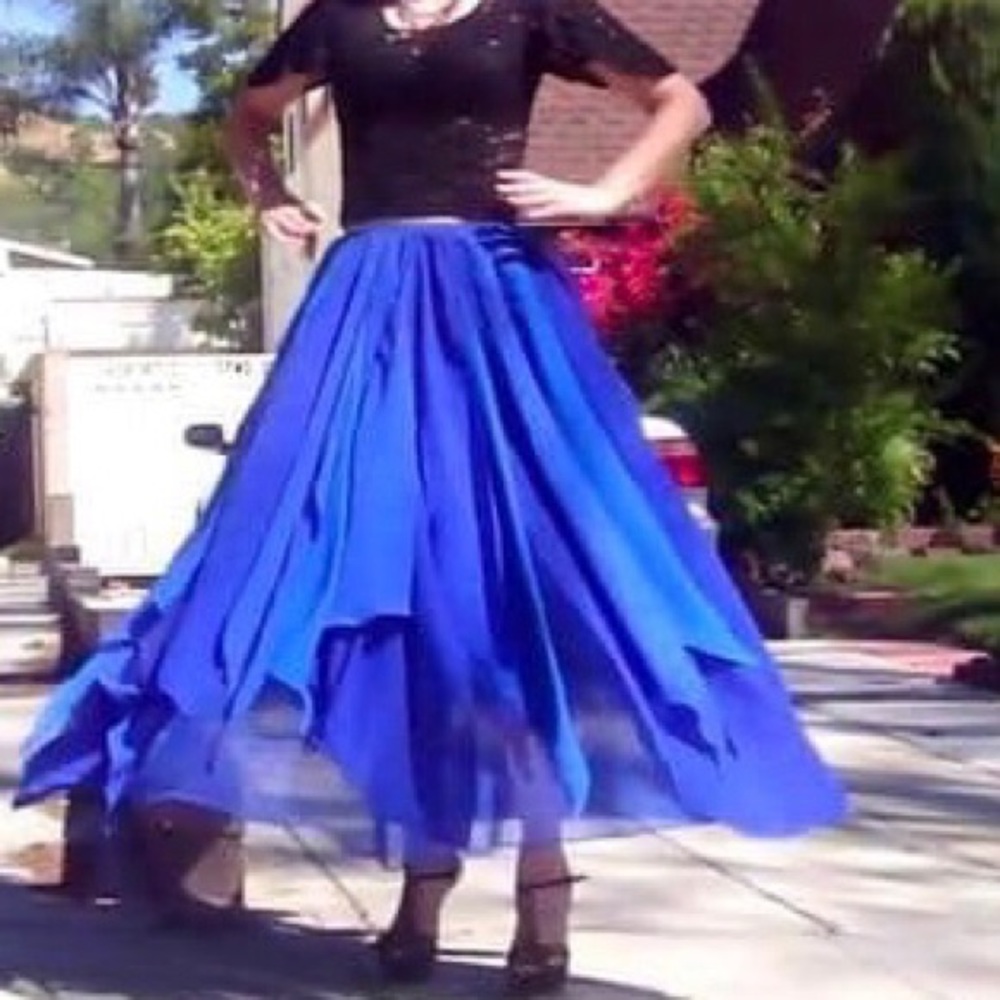 Ameynra Bellydance style skirt with petals. Blue chiffon. New